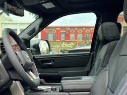 Toyota Sequoia Platinum 4WD (Natl) 2026