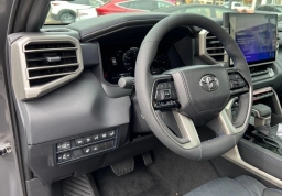 Toyota Sequoia Platinum 4WD (Natl) 2026