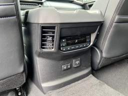 Toyota Sequoia Platinum 4WD (Natl) 2026