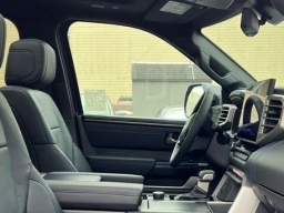 Toyota Sequoia Platinum 4WD (Natl) 2026