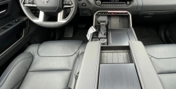 Toyota Sequoia Platinum 4WD (Natl) 2026