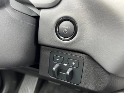 Toyota Sequoia Platinum 4WD (Natl) 2026