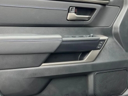 Toyota Sequoia Platinum 4WD (Natl) 2026