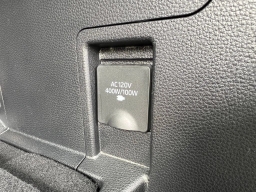 Toyota Sequoia Platinum 4WD (Natl) 2026