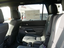 Toyota Sequoia Platinum 4WD (Natl) 2026