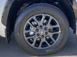 Toyota Sequoia Platinum 4WD (Natl) 2026