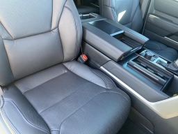 Toyota Sequoia Platinum 4WD (Natl) 2026