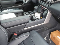 Toyota Sequoia Limited 4WD (Natl) 2026