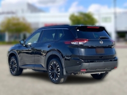 Nissan Rogue Dark Armor FWD 2026