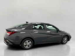 Hyundai Elantra SE IVT 2026