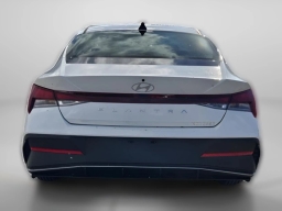 Hyundai Elantra SE IVT 2026