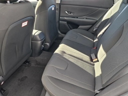 Hyundai Elantra SE IVT 2026