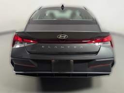 Hyundai Elantra SE IVT 2025