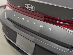 Hyundai Elantra SE IVT 2025