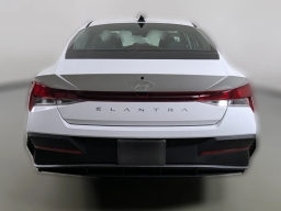 Hyundai Elantra SE IVT 2025