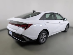 Hyundai Elantra SE IVT 2025