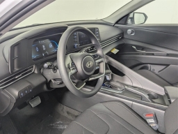 Hyundai Elantra SE IVT 2025