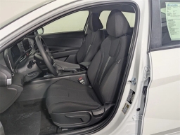 Hyundai Elantra SE IVT 2025