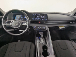 Hyundai Elantra SE IVT 2025