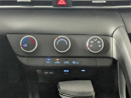 Hyundai Elantra SE IVT 2025