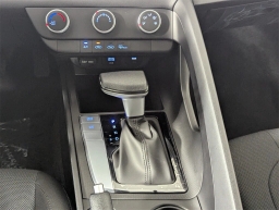 Hyundai Elantra SE IVT 2025