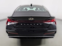 Hyundai Elantra SE IVT 2025