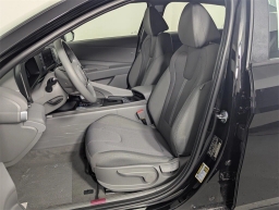 Hyundai Elantra SE IVT 2025