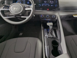 Hyundai Elantra SE IVT 2025