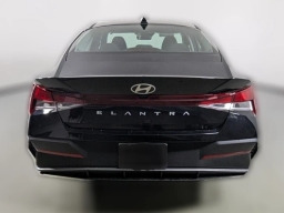 Hyundai Elantra SE IVT 2025