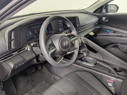 Hyundai Elantra SE IVT 2025