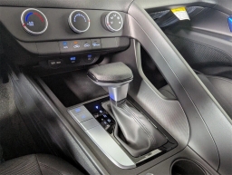 Hyundai Elantra SE IVT 2025