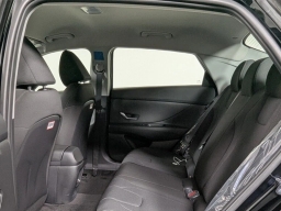 Hyundai Elantra SE IVT 2025