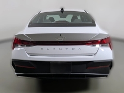 Hyundai Elantra SE IVT 2025