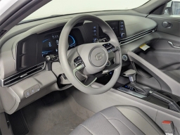 Hyundai Elantra SE IVT 2025