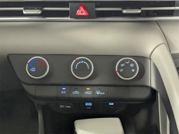 Hyundai Elantra SE IVT 2025