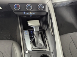 Hyundai Elantra SE IVT 2025