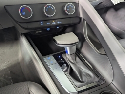 Hyundai Elantra SE IVT 2025
