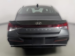 Hyundai Elantra SE IVT 2025