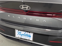 Hyundai Elantra SE IVT 2025