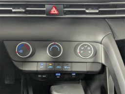 Hyundai Elantra SE IVT 2025