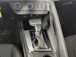 Hyundai Elantra SE IVT 2025