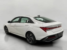 Hyundai Elantra Limited IVT 2026