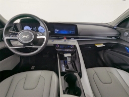 Hyundai Elantra Limited IVT 2025