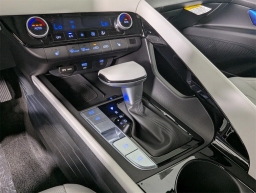 Hyundai Elantra Limited IVT 2025