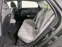 Hyundai Elantra Limited IVT 2025