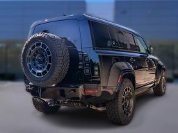 Land Rover Defender OCTA Black 110 P635 2026