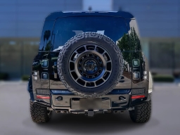 Land Rover Defender OCTA Black 110 P635 2026