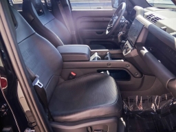 Land Rover Defender OCTA Black 110 P635 2026