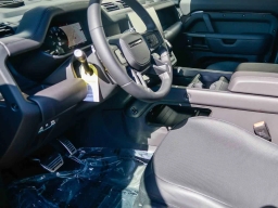 Land Rover Defender OCTA Black 110 P635 2026