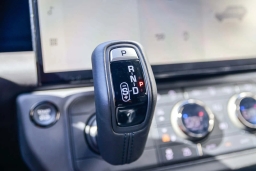 Land Rover Defender OCTA Black 110 P635 2026